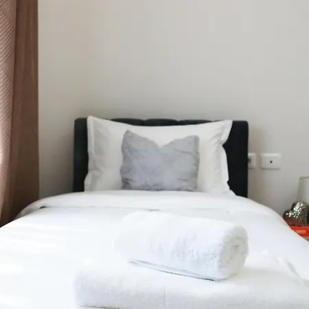 Lindi's 8/4 * Tirana